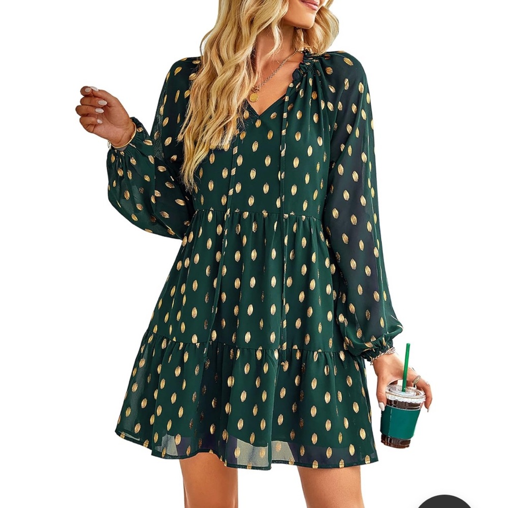 Chic Long Sleeve Green Dress with Gold Accents